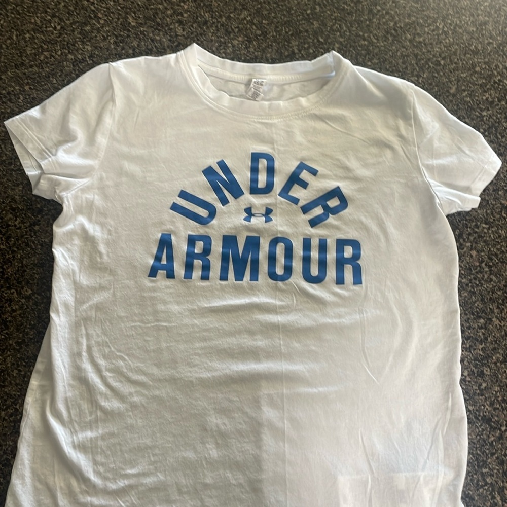 White UnderArmour  t- Shirt